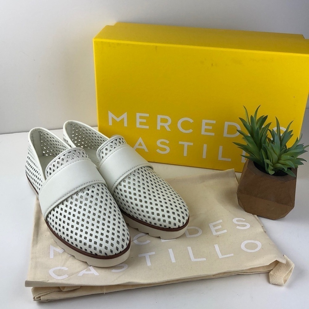 NEW Mercedes Castillo Ilyssa Perforated Loafers 6